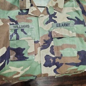 US ARMY CAMO JACKET UNISEX SIZE M (WILLIAMS NAME ON IT)